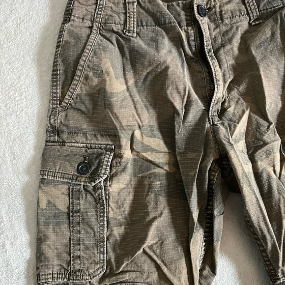 Old Navy Camouflage Cargo Shorts - Picture 2 of 7